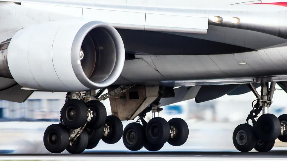 Кениец спрятался в отсеке шасси самолета, который летел из ЮАР в Нидерланды