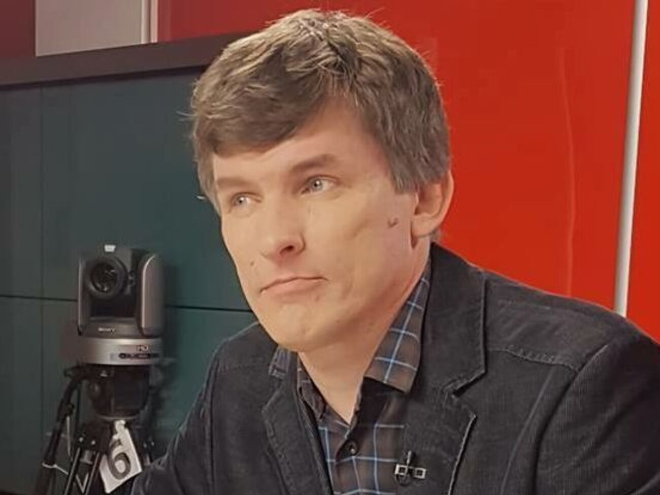 Российский народ готов нехотя, но пойти на убой из-за чертей, поселившихся в башке старого кагэбэшника. До чего ж убога великая Россия