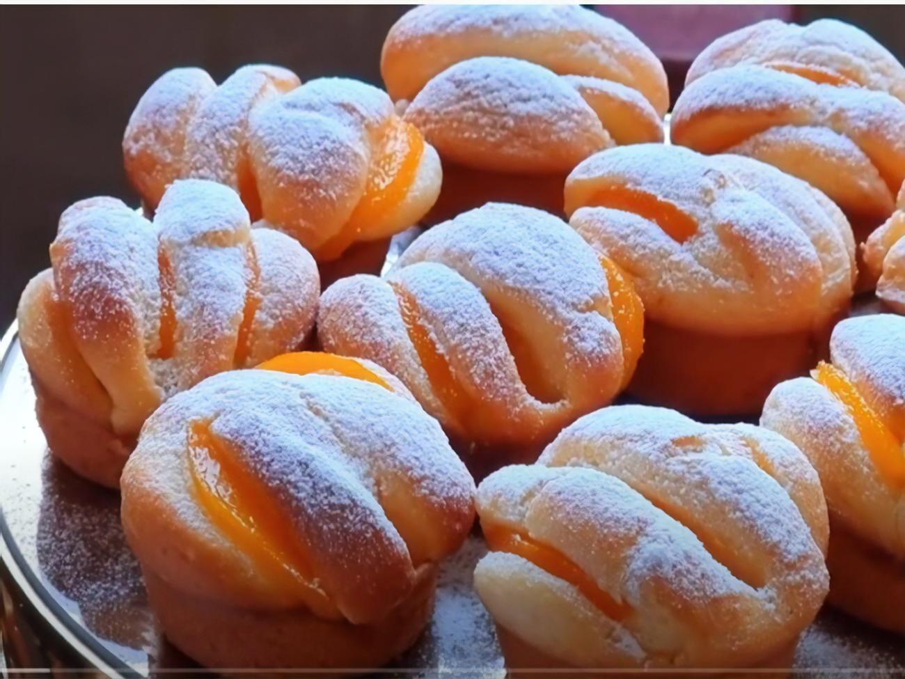 Для начинки підійдуть будь-які фрукти, зокрема консервовані