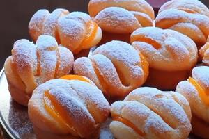 Для начинки подойдут любые фрукты, в том числе консервированные