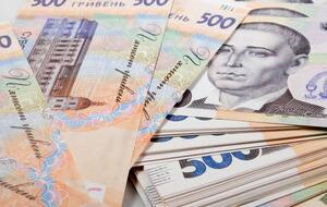 Курс гривны к доллару упал на 30 копеек, с 28,37 грн/$ до 28,67 грн/$