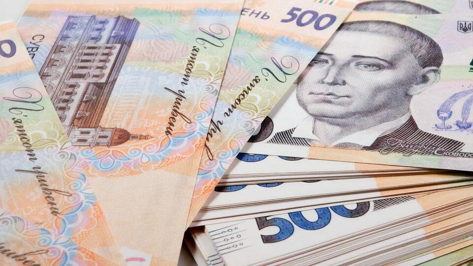 Курс гривні щодо долара впав на 30 копійок, із 28,37 грн/$ до 28,67 грн/$