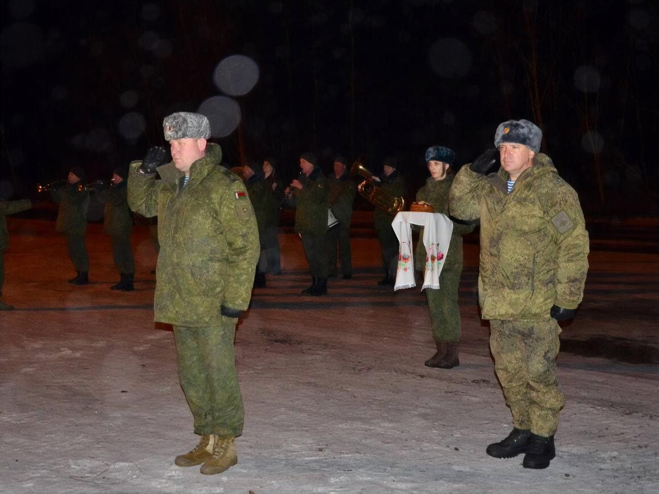 По информации белорусского министерства обороны, российские десантники прибыли для участия в проверке сил реагирования Союзного государства на территории Беларуси