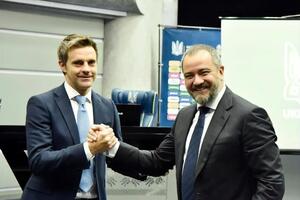 Риццоли (слева) с ноября 2021 года курирует украинских арбитров