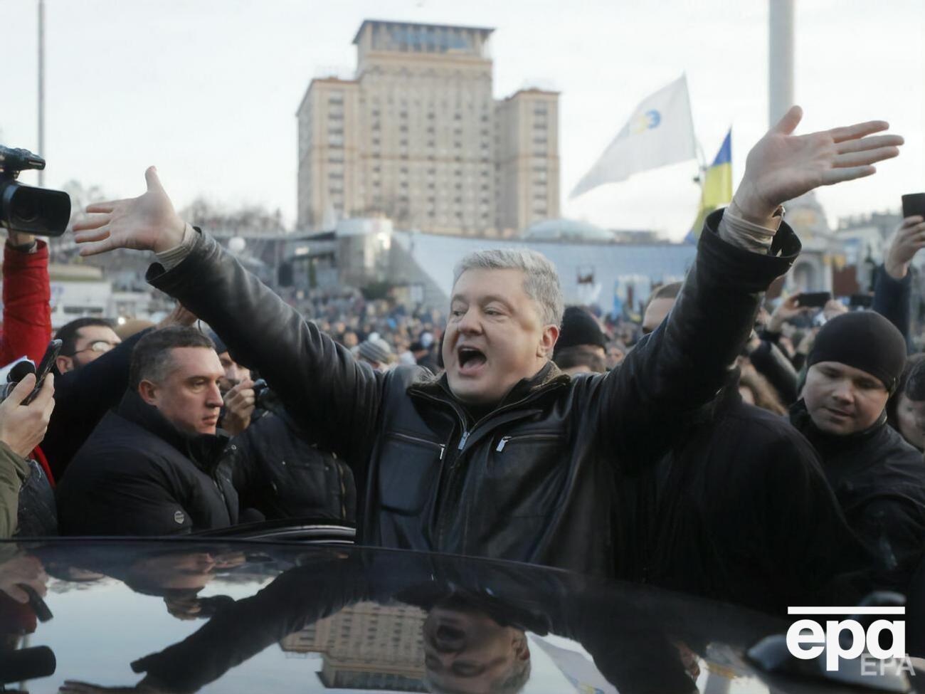 Политик передал свои пять паспортов в Государственную миграционную службу на хранение