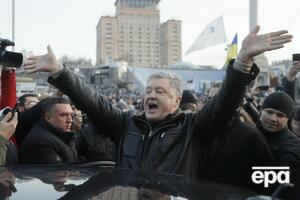 Политик передал свои пять паспортов в Государственную миграционную службу на хранение