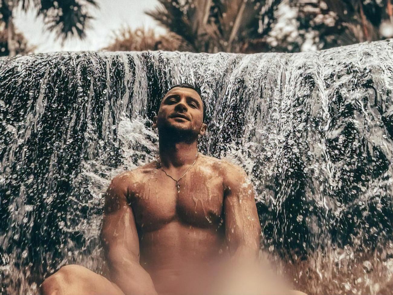 Лазарев: Ты ядовитый дурман… С тобой мне очень вкусно…