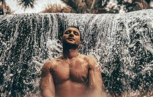 Лазарєв: "Ты ядовитый дурман… С тобой мне очень вкусно…"