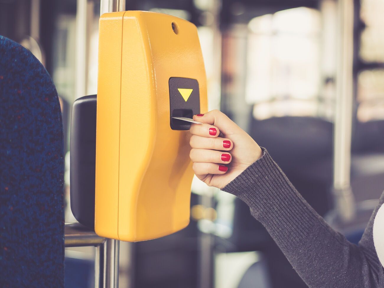 Ухвалення законопроєкту дасть змогу забезпечити реалізацію однієї з головних реформ транспортної галузі &ndash; упровадження електронного квитка, зазначили в Кабміні