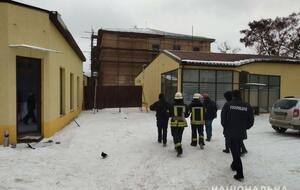 На место происшествия выехали следственно-оперативная группа и спасатели