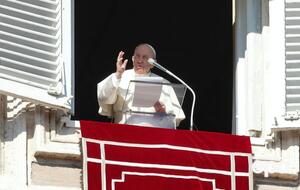 Папа Франциск: Приглашаю вас помолиться за мир в Украине