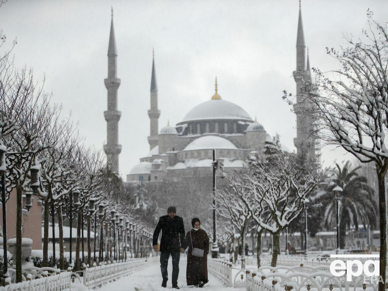 Работа аэропорта Стамбула была парализована из-за снегопадов