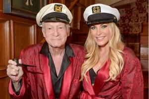 Кристал Харрис нашла фото, которыми ее муж, основатель издания Playboy Хью Хефнер шантажировал моделей