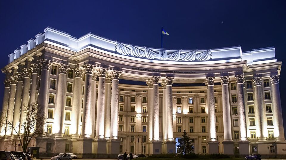 У МЗС привітали рішення абсолютної більшості іноземних партнерів не змінювати режим роботи диппредставництв в Україні