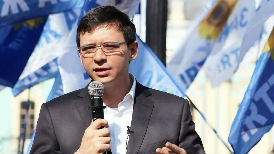 Телеканал "Наш", созданный на базе женского телеканала Maxxi TV, Мураев запустил в прямой эфир в 2018 году