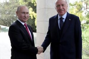 Ердоган (праворуч) запрошував Путіна (ліворуч) та Зеленського зустрітися в Туреччині