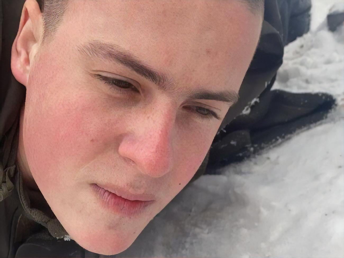 За словами солдата, зброю на заводі зберігають у спеціальній шухляді&nbsp; під замком, але її ніколи не закривали