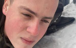 По словам солдата, оружие на заводе хранится в специальном ящике под замком, но его никогда не закрывали