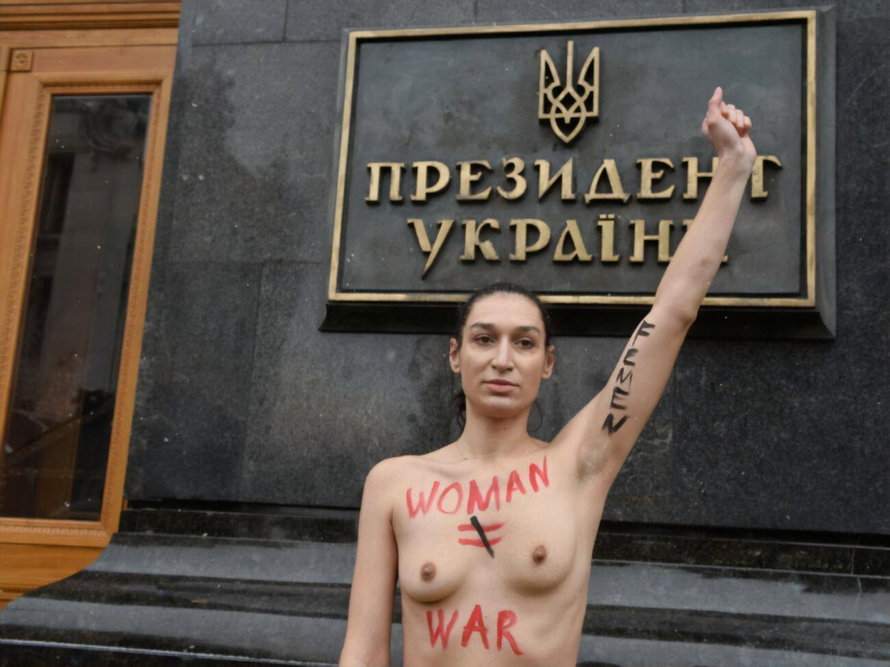 Активистка протестовала в центре Киева