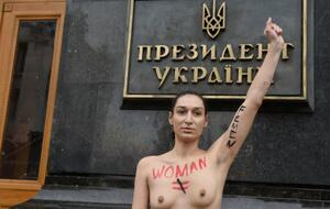 Активистка протестовала в центре Киева