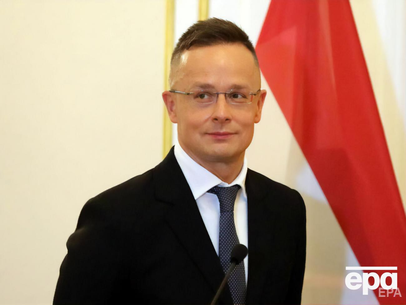 Зеленский хочет почти полностью исключить венгров из участия в общественной жизни Украины, заявил Сийярто