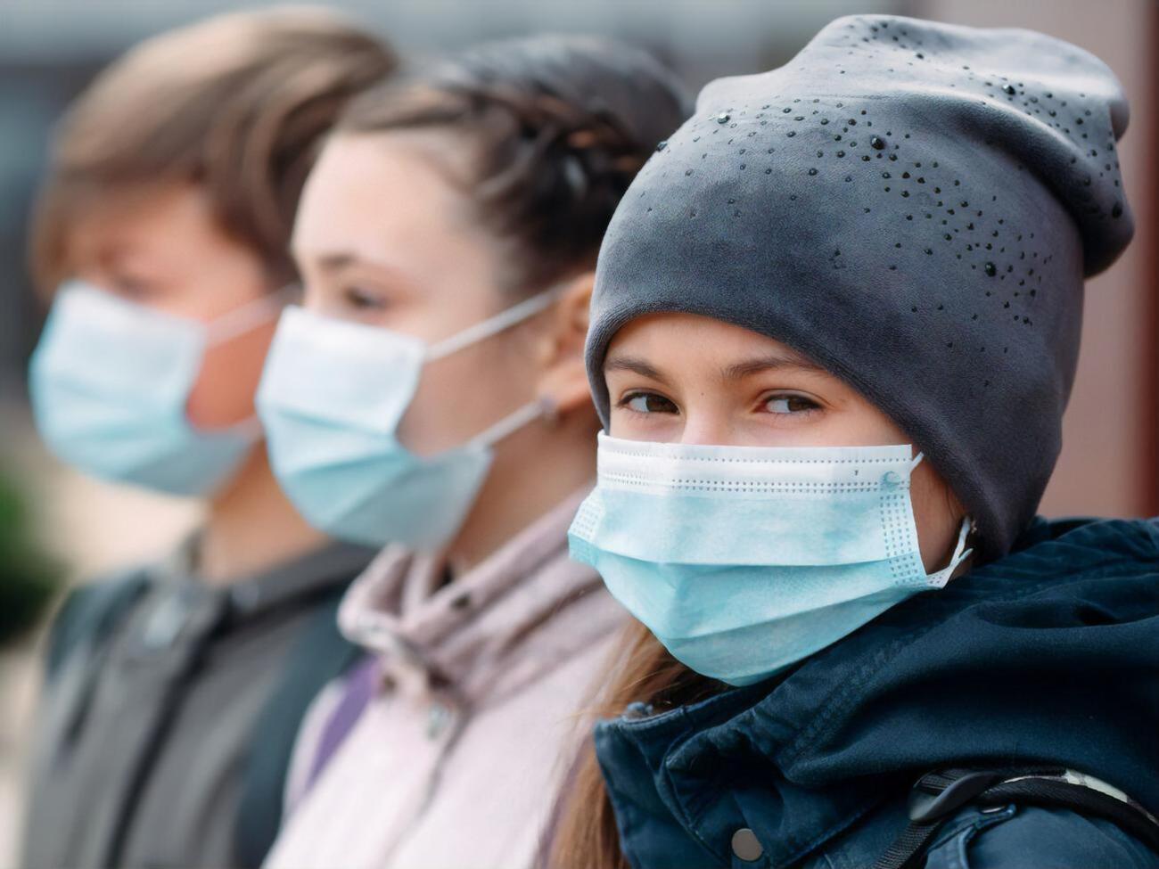 В Минздраве связывают рост заболеваемости COVID-19 среди детей с новыми штаммами