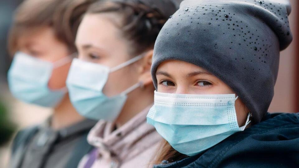 В Минздраве связывают рост заболеваемости COVID-19 среди детей с новыми штаммами