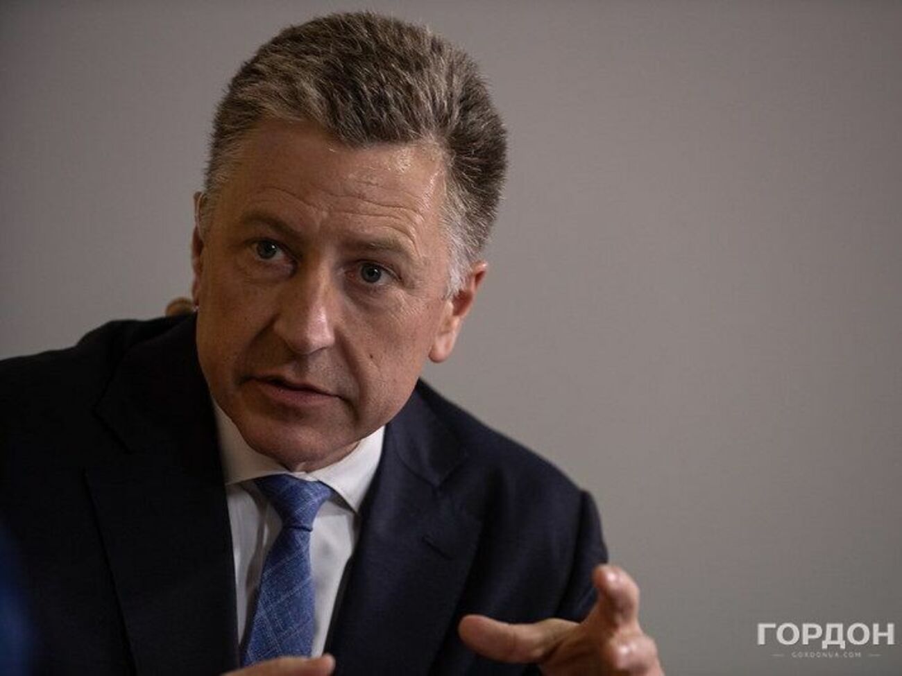 Россия требует от Украины соблюдения Минских соглашений, но сама не прекращает военные действия на Донбассе, напомнил Курт Волкер