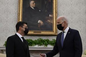 Зеленский поблагодарил Байдена за продолжающуюся военную помощь