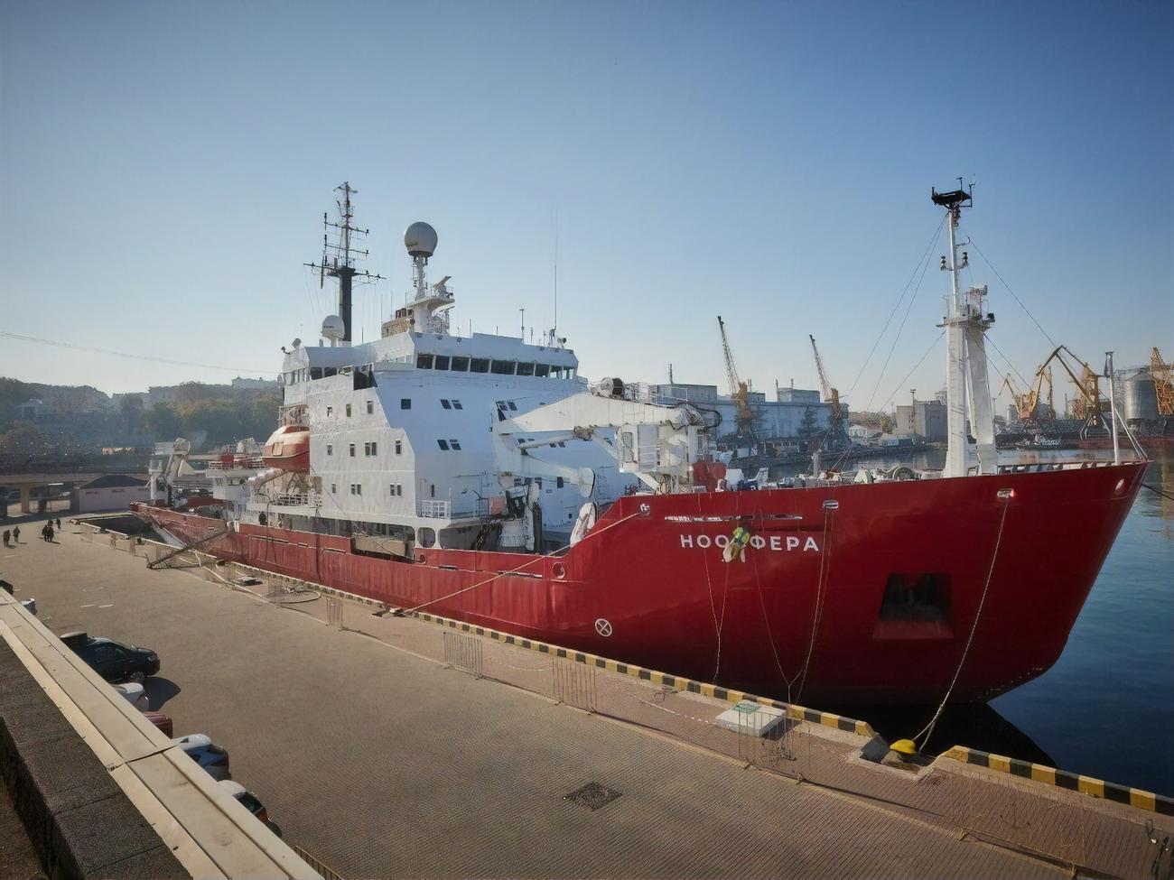 В декабре ледокол отправили на техобслуживание в Черноморск