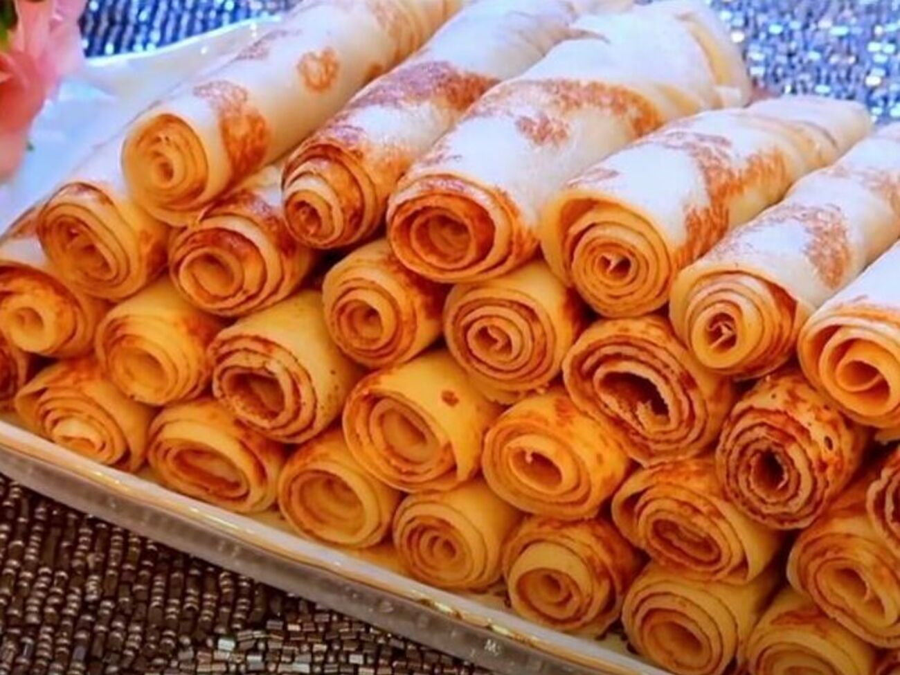 Для творожных блинов в том числе понадобятся творог, кефир, мука и яйца