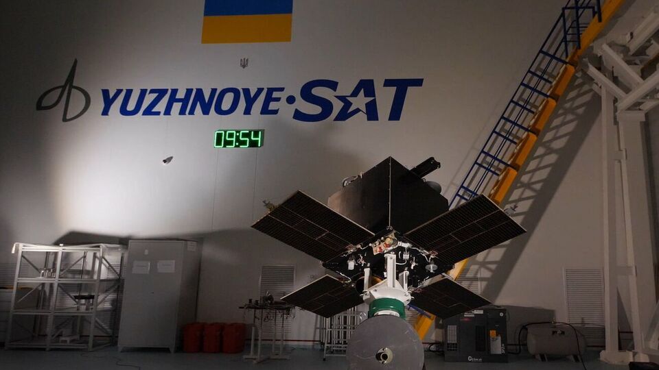 Супутник опинився в положенні, у якому отримував недостатньо енергії, та перейшов у енергоощадний режим