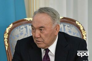 Назарбаев возглавил правящую партию "Нур Отан" в 1999 году
