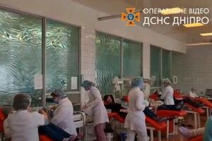 За два дня кровь для раненых военнослужащих сдали 135 гвардейцев, 20 спасателей и 40 полицейских, а также волонтеры