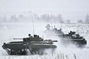 Станом на 28 січня, за інформацією Міноборони України, у зоні 200 км від кордону країни перебуває приблизно 112 тис. російських військових, з урахуванням флоту та авіації – приблизно 130 тис.