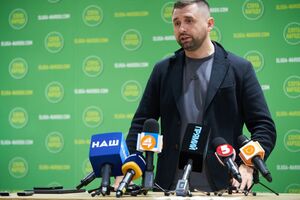 Політик звинуватив владу США у недружньому ставленні до України