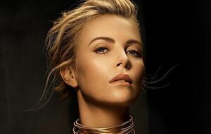 Шарлиз Терон воспитывает двух усыновленных детей