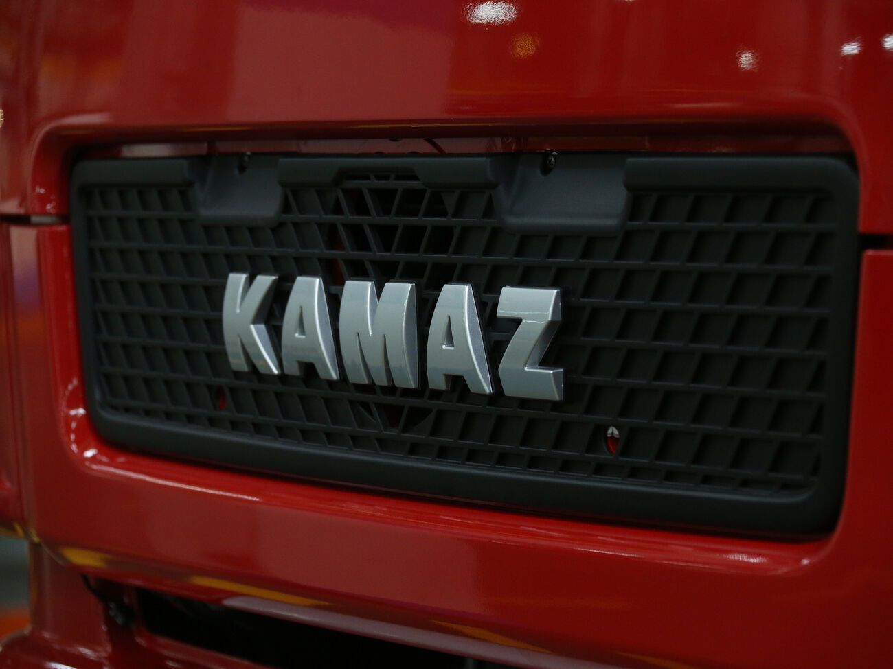 На КамАЗ намагаються не потрапити до "червоної зони" санкцій
