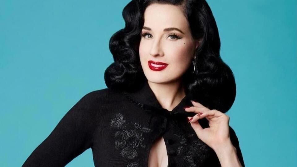 Коронным номером Диты фон Тиз является "Бокал мартини"