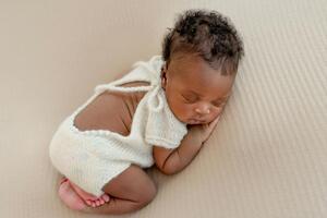 20-летняя мать отрицала, что родила во время полета мальчика. Ей пришлось пройти медобследование