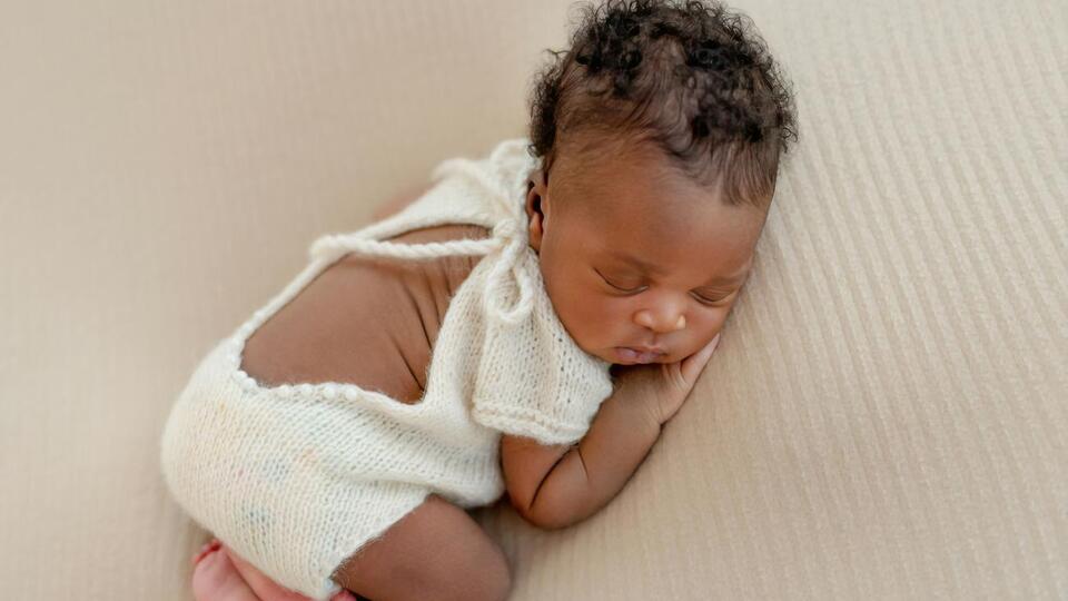 20-летняя мать отрицала, что родила во время полета мальчика. Ей пришлось пройти медобследование