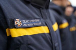 Рятувальникам довелося деблокувати людей із машини