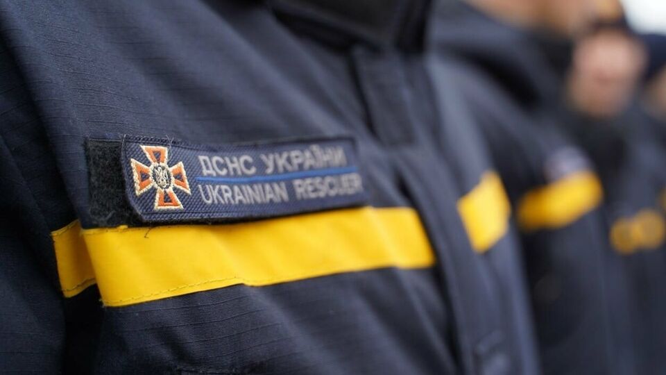 Рятувальникам довелося деблокувати людей із машини
