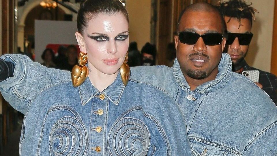 В январе 2022 года Джулия Фокс подтвердила, что встречается с Канье Уэстом