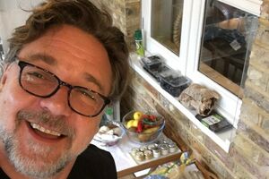 Рассел Кроу познакомился с Бритни Териот на съемках фильма "Город порока" в 2013 году