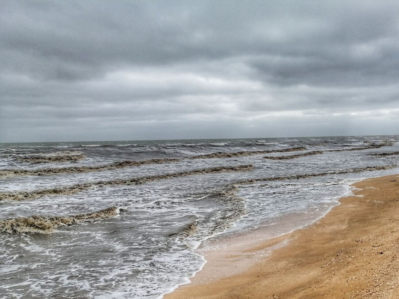 За попередньою інформацією, зниклий човен з рибалками дрейфував у відкритому морі