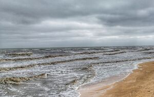 По предварительной информации, пропавшая лодка с рыбаками дрейфовала в открытом море