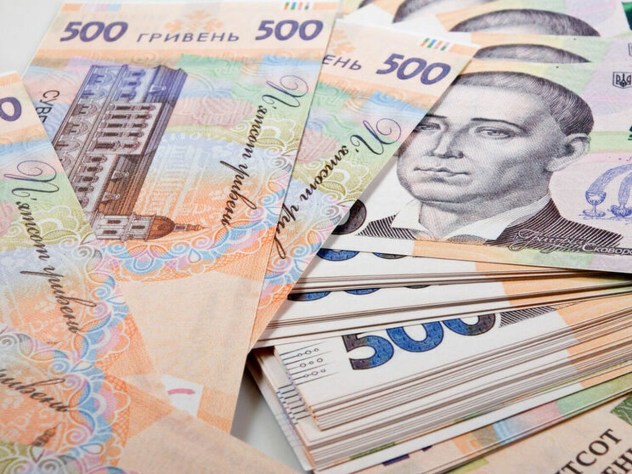 Гривна выросла к доллару и евро