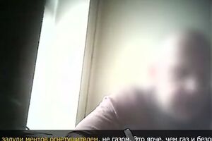 На записі один із двох голосів навмисно спотворено