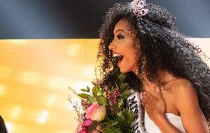 Крист после победы на конкурсе красоты "Мисс США 2019" работала репортером ExtraTV